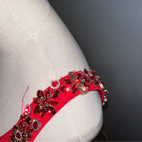 Mac Duggal Red V-Neck V-Back Embellished Shoulders Gloor Length Gown - Reemoly - Picture 8 of 17